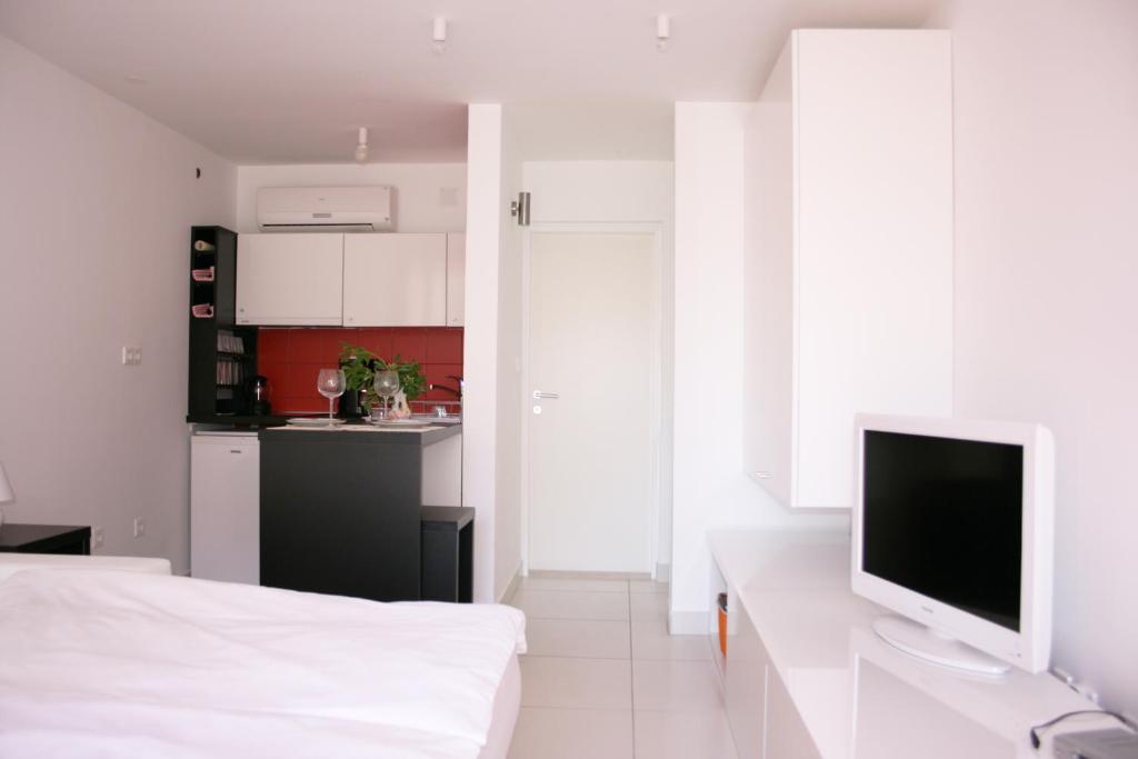 Number 5 Apartment Pakostane Phòng bức ảnh