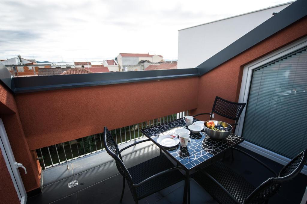 Number 5 Apartment Pakostane Phòng bức ảnh